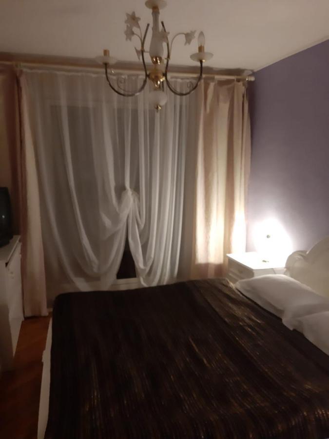 Pelican Proxy Apartment Oradea Exteriör bild