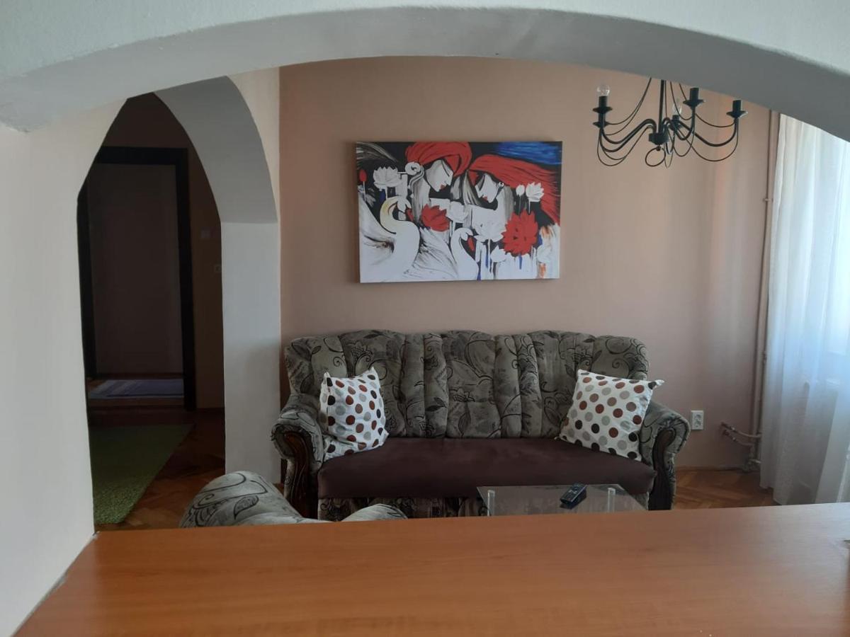 Pelican Proxy Apartment Oradea Exteriör bild